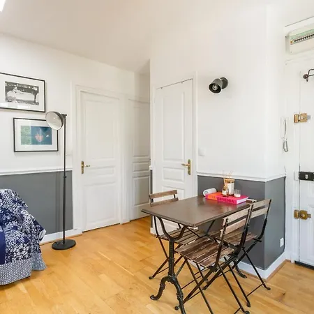 Apartament Bright 30 M With View Of The Eiffel Tower