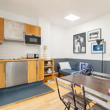 Apartament Bright 30 M With View Of The Eiffel Tower